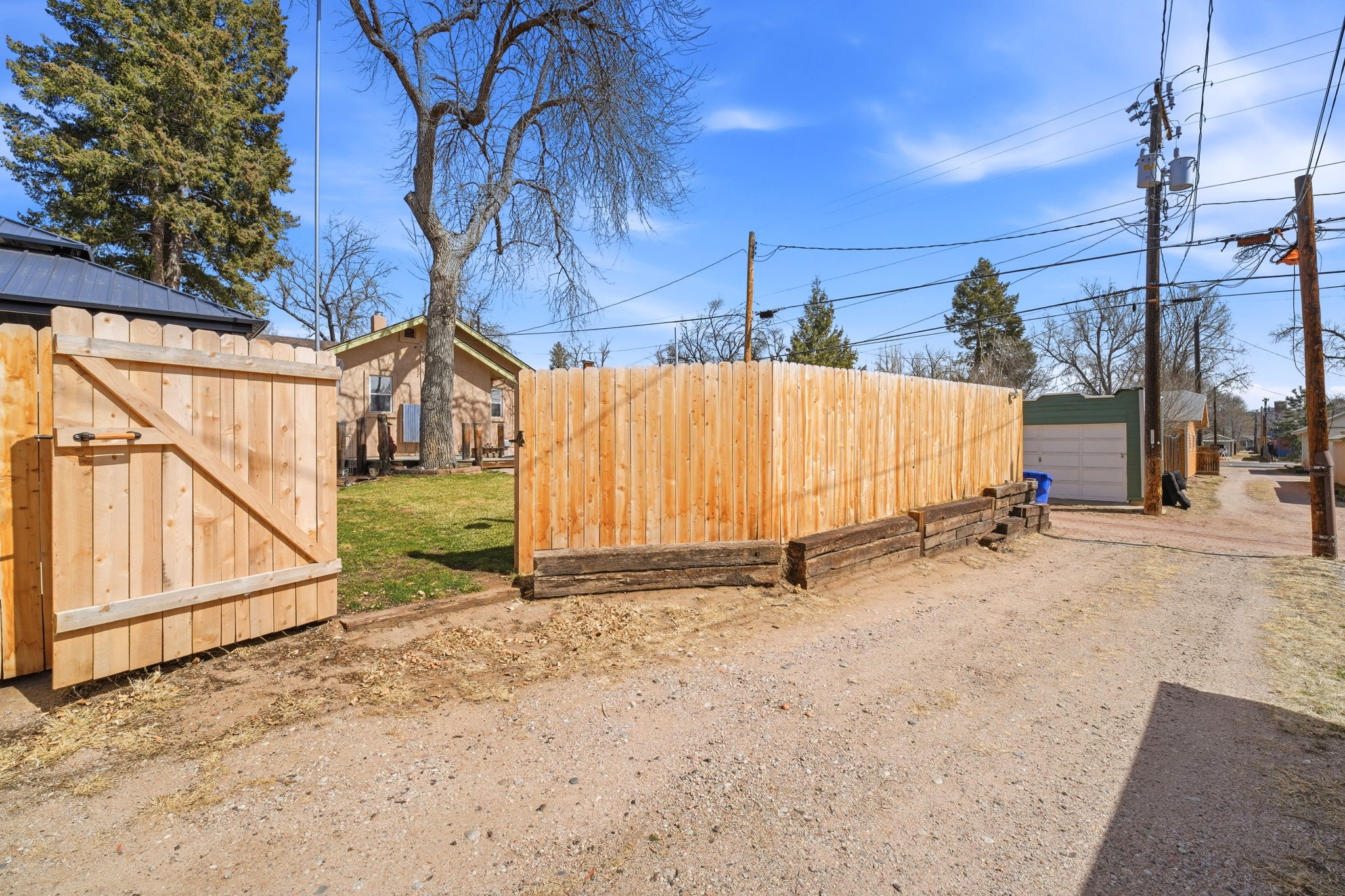 Double Gate allows Alley Access