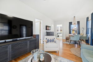 Gleaming Original Oak Floors