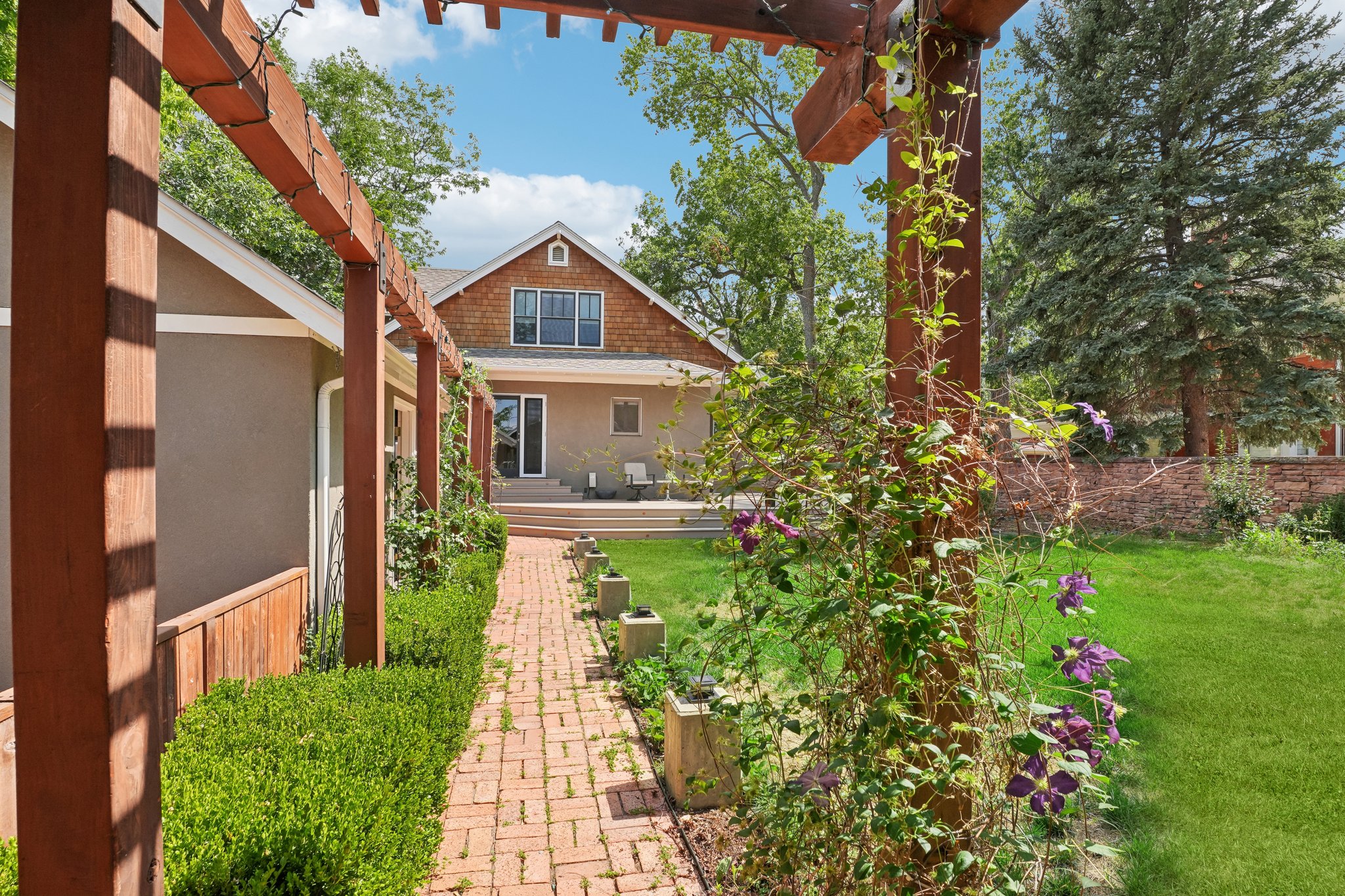 Mapleton Ave-L2207-093.jpg