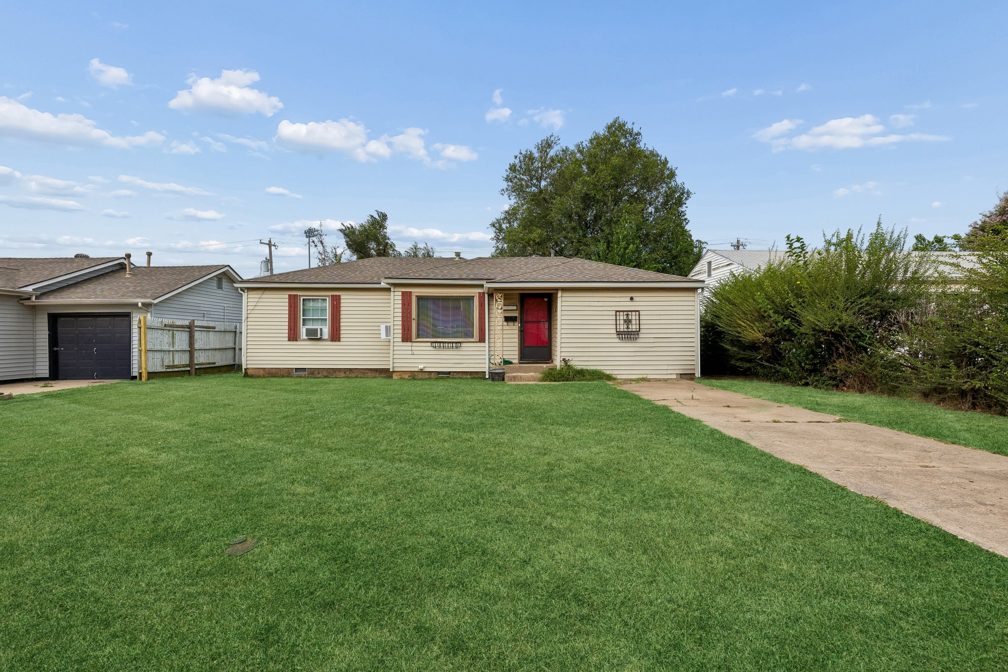 1013 Stansell Dr_001.jpg