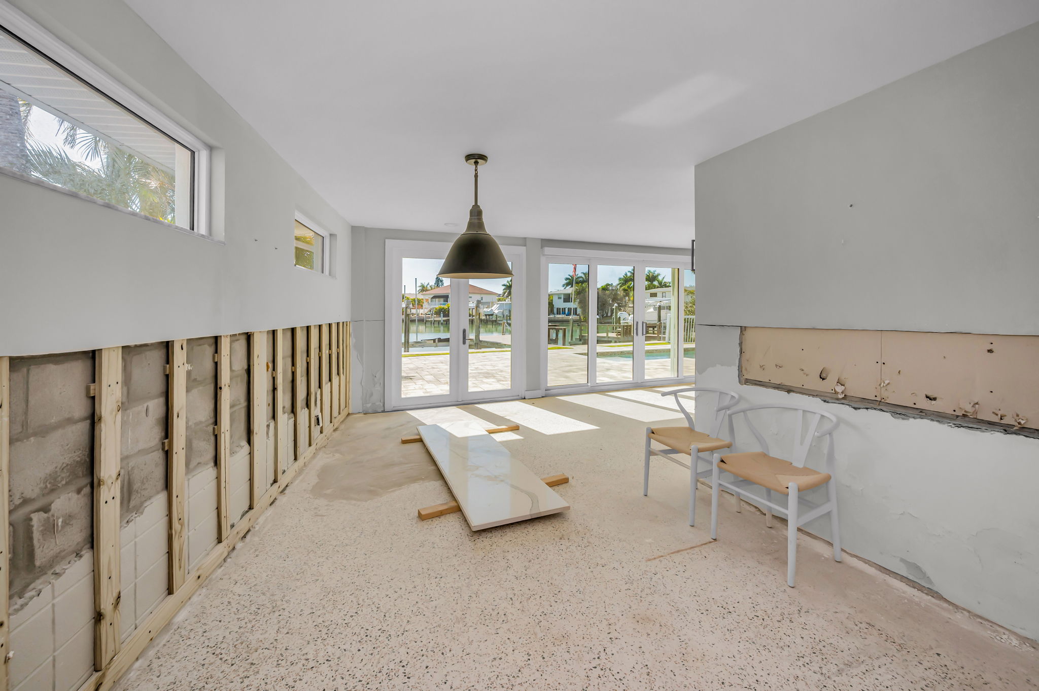 Kitchen Eat-in Area1