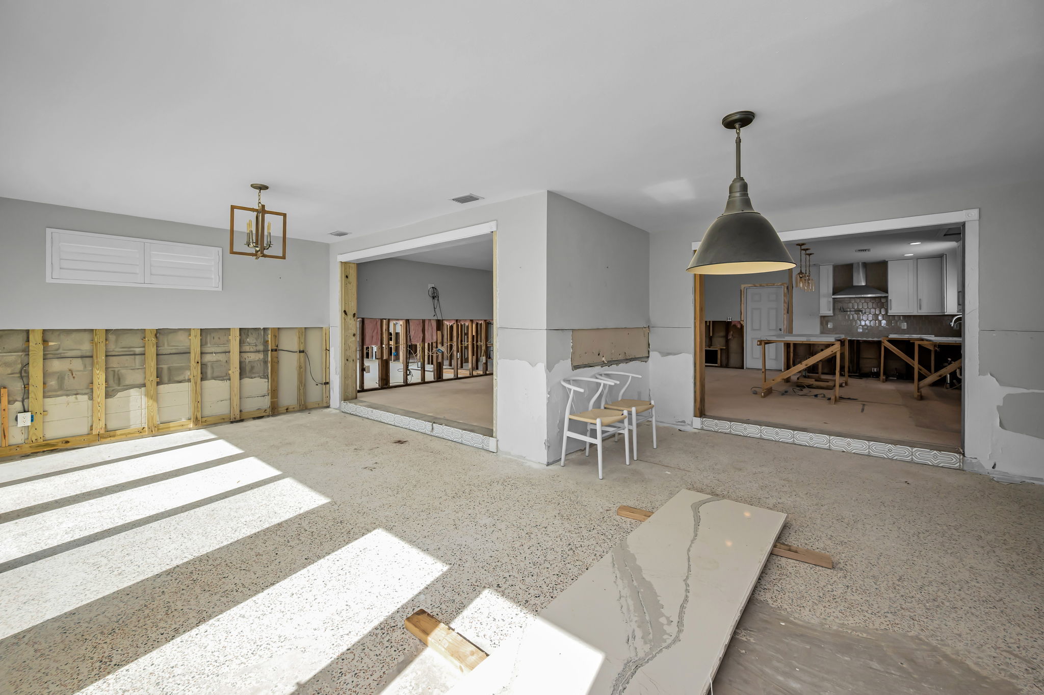 Kitchen Eat-in Area3