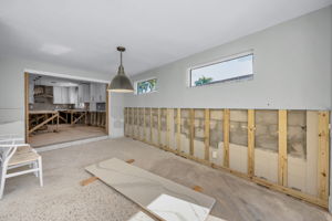 Kitchen Eat-in Area2