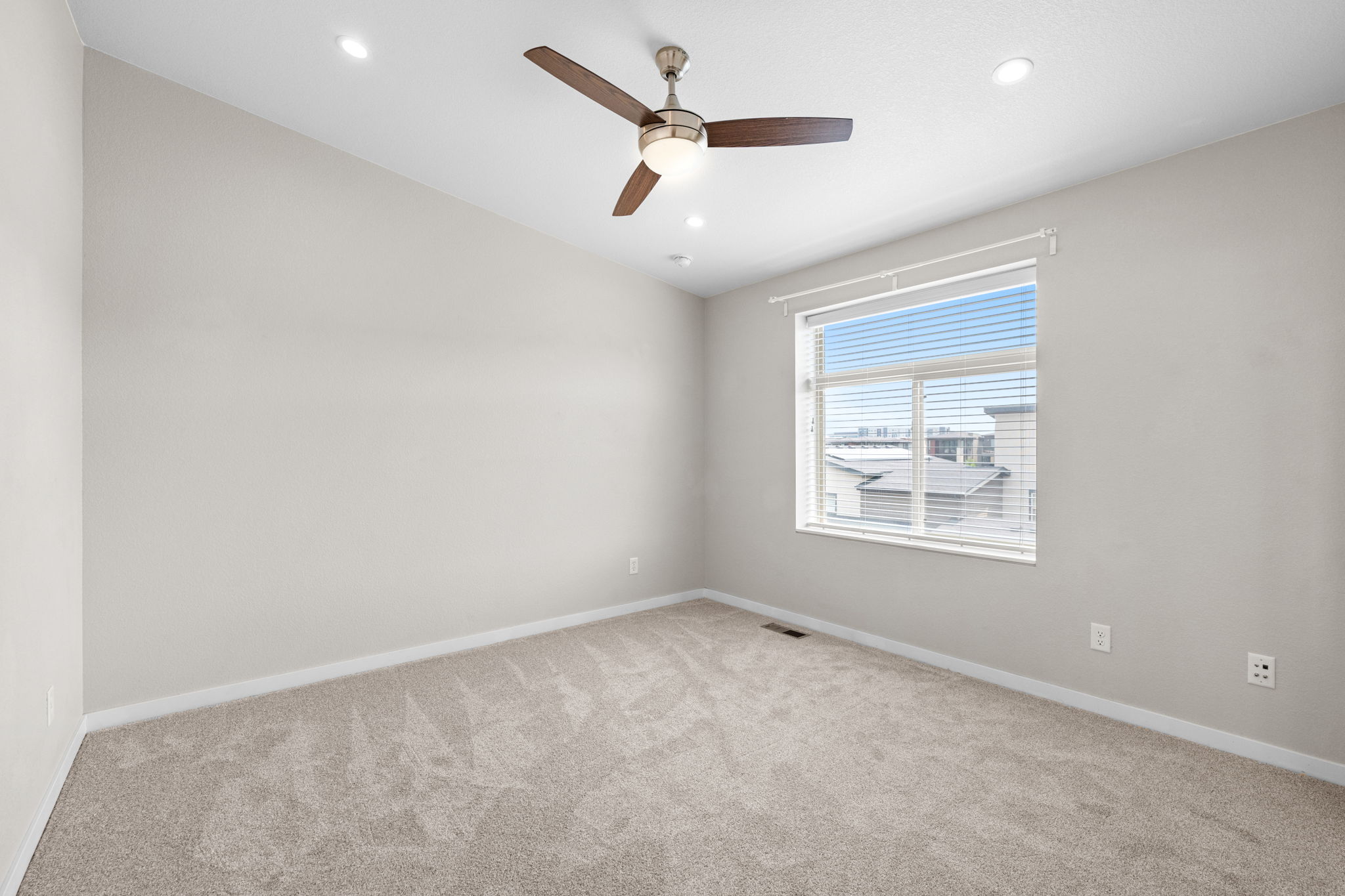 En-Suite Bedroom, Can Lighting, Ceiling Fan