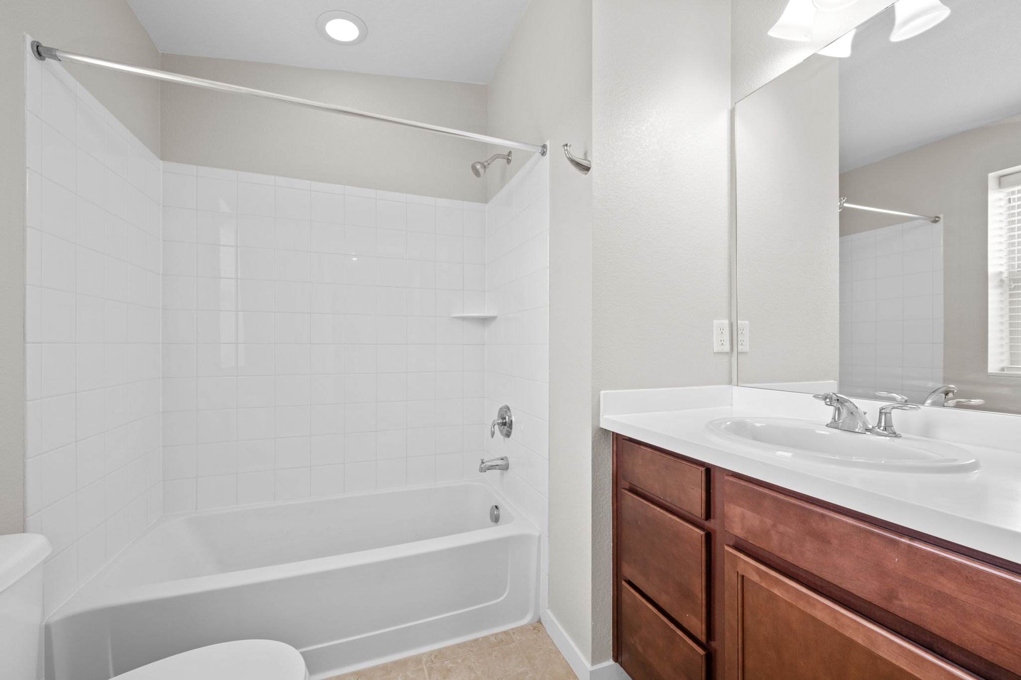 En-Suite Full Bathoom