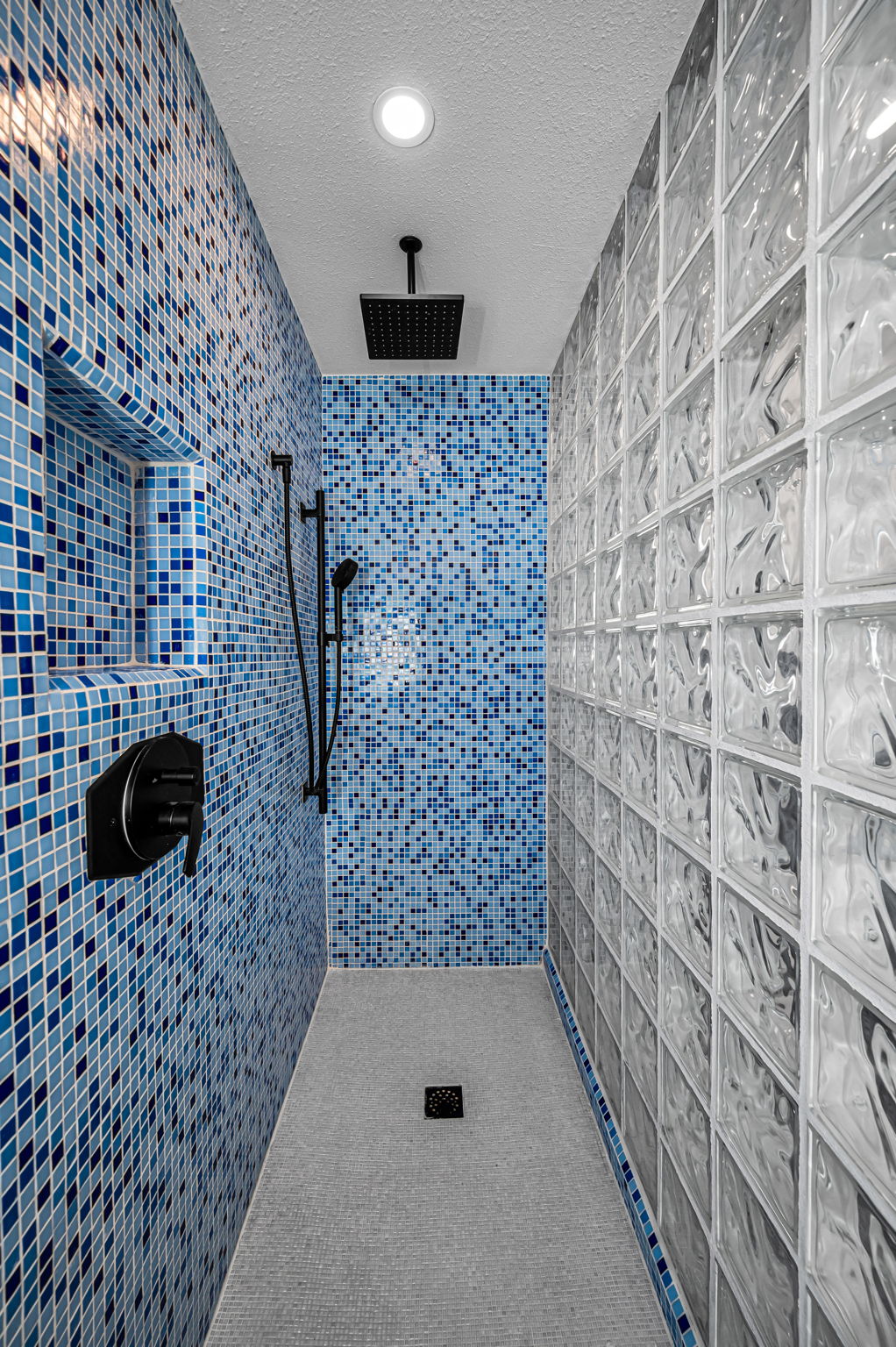 Primary Bathroom1b