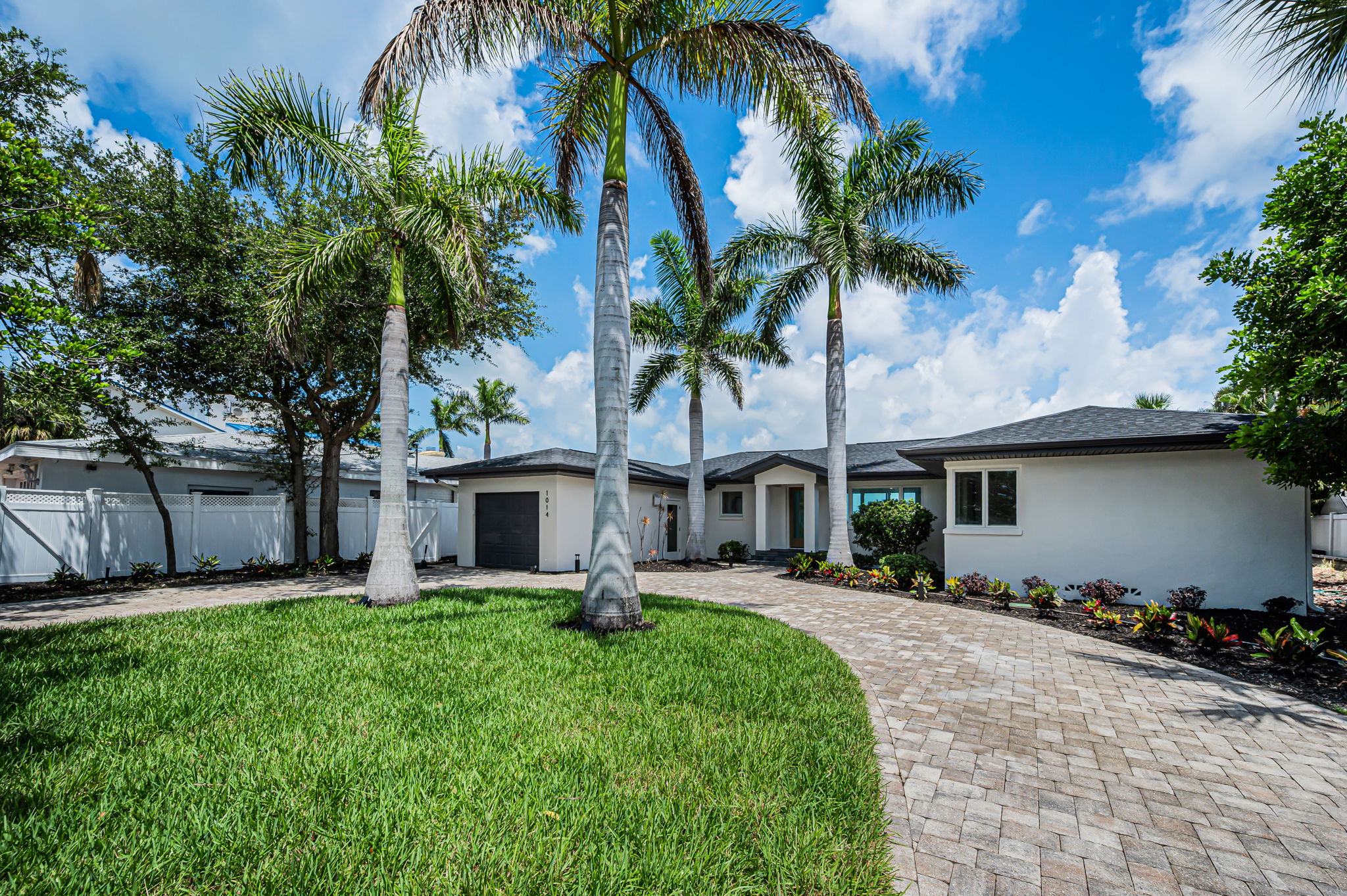 Front Exterior10