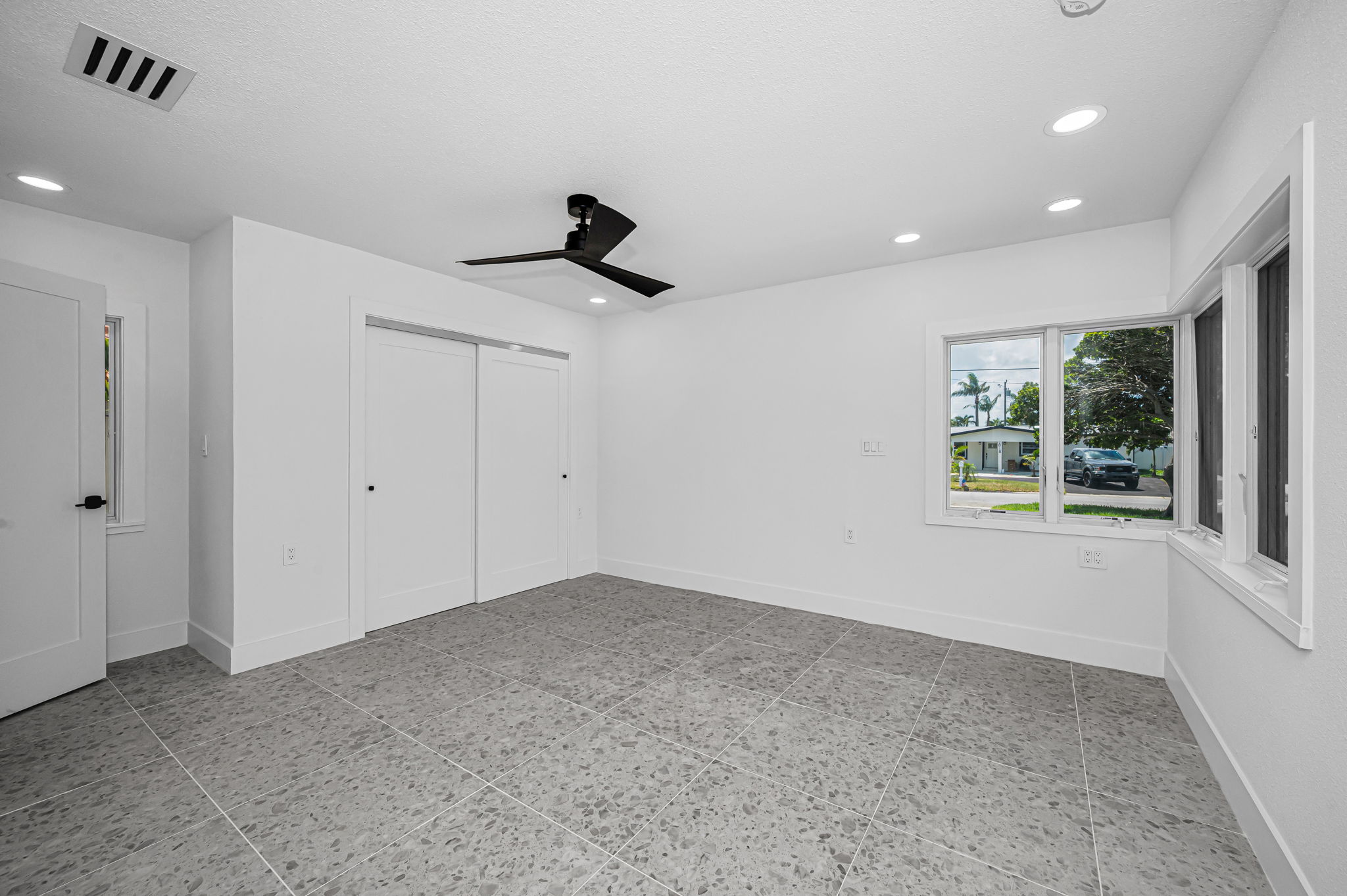 Guest Bedroom3a