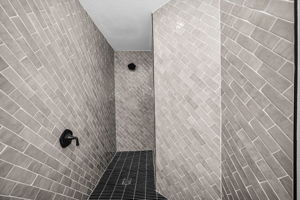 Guest Bathroom3b