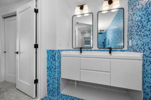 Primary Bathroom1c