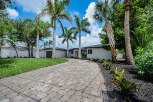 Front Exterior9
