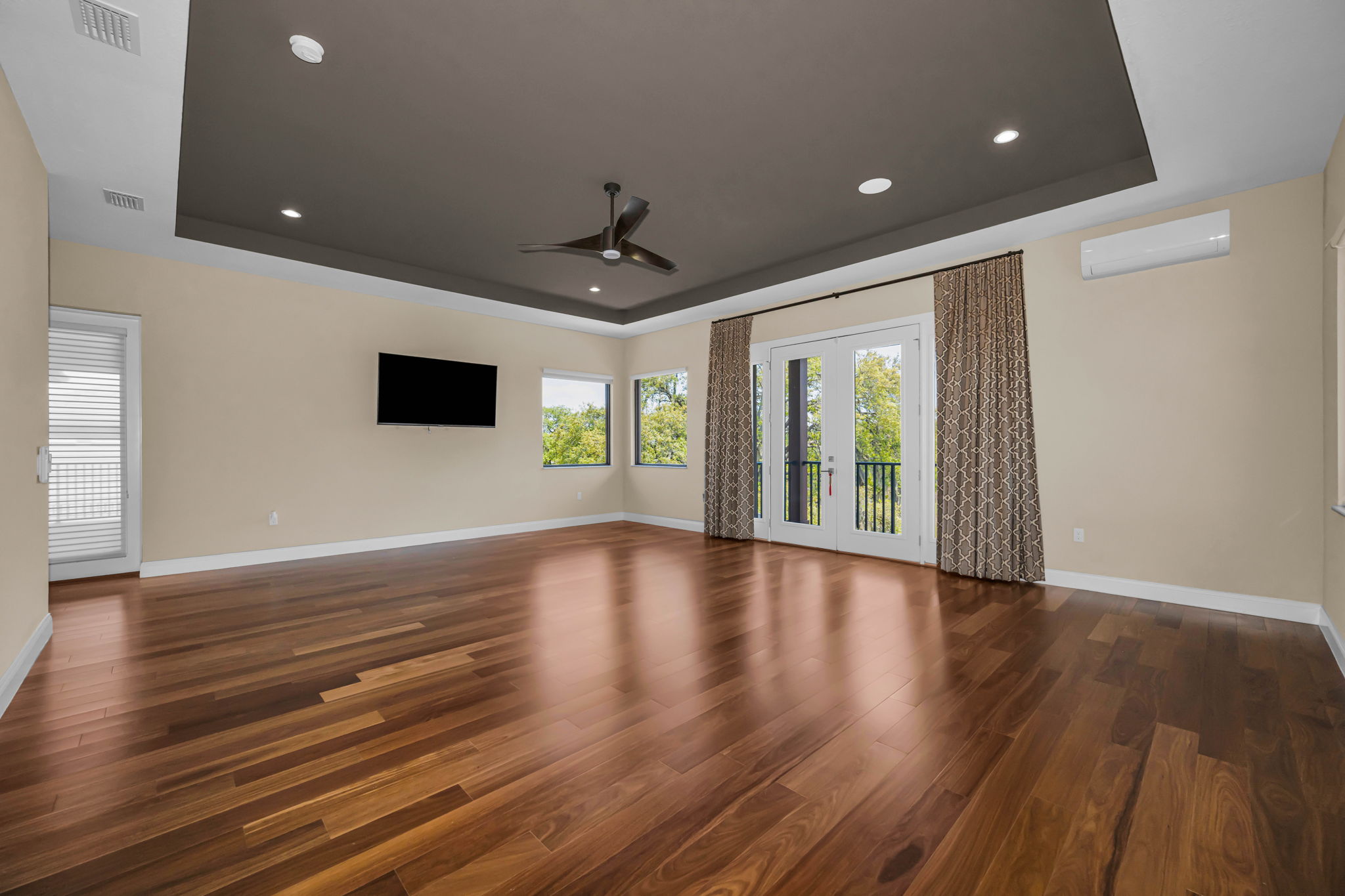 Upper Level Primary Bedroom 1b