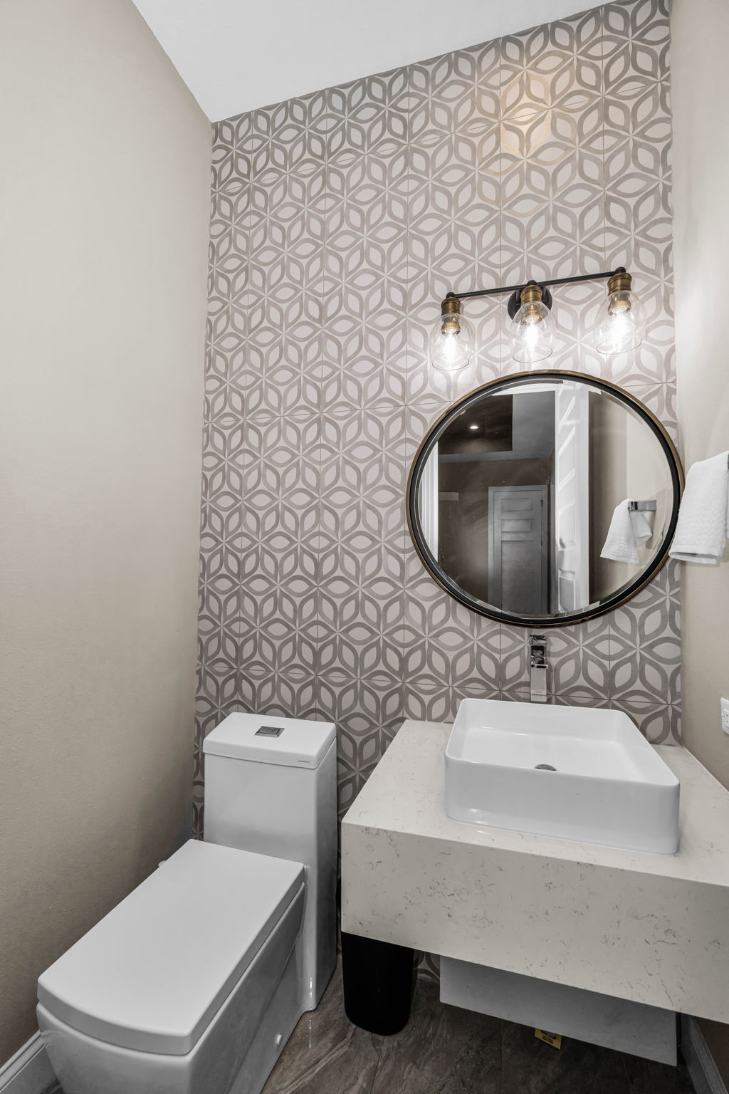 Upper Level Bathroom 4a