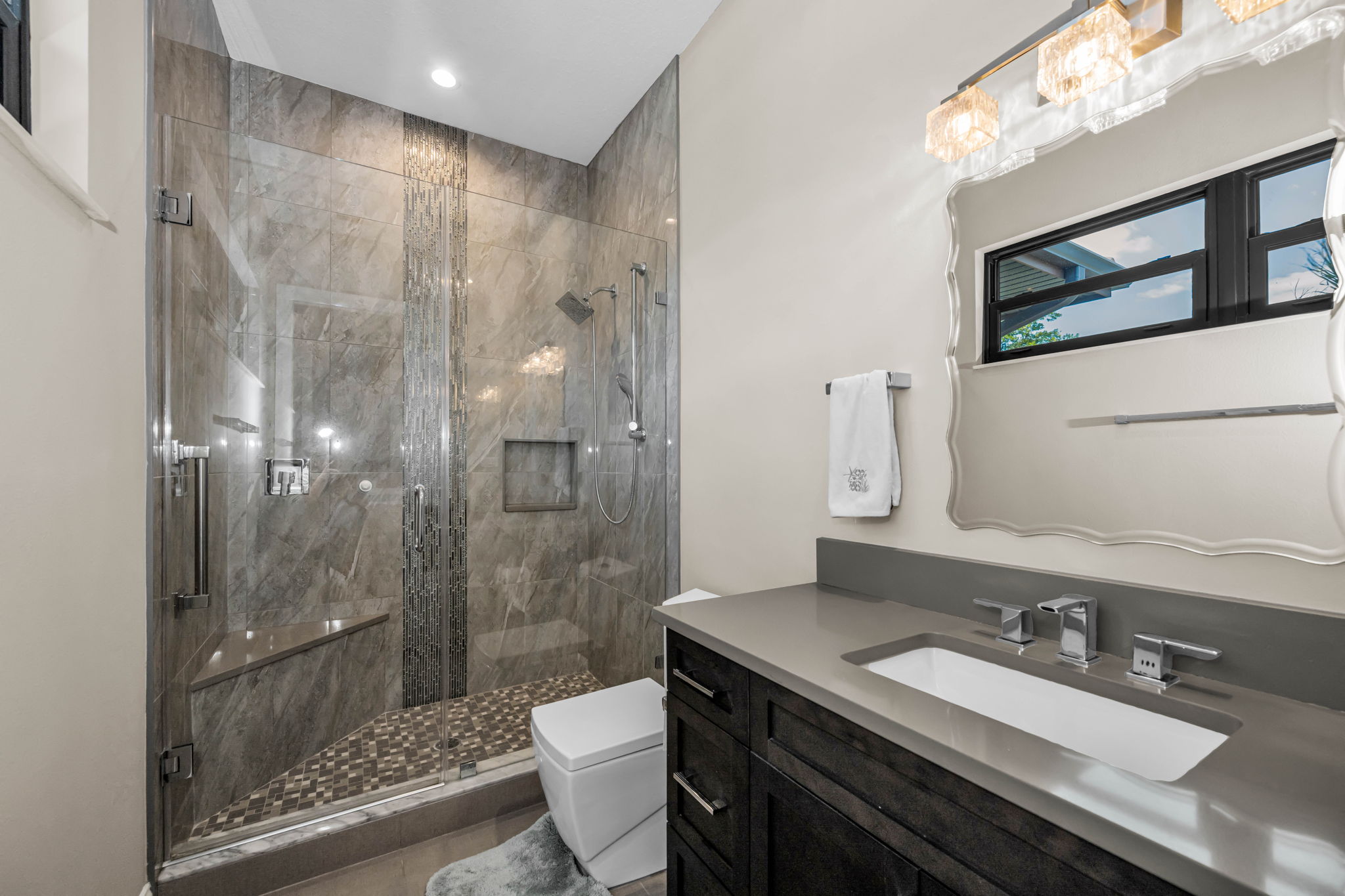 Upper Level Bathroom 5a