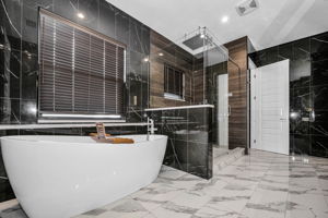 Upper Level Primary Bathroom 1b