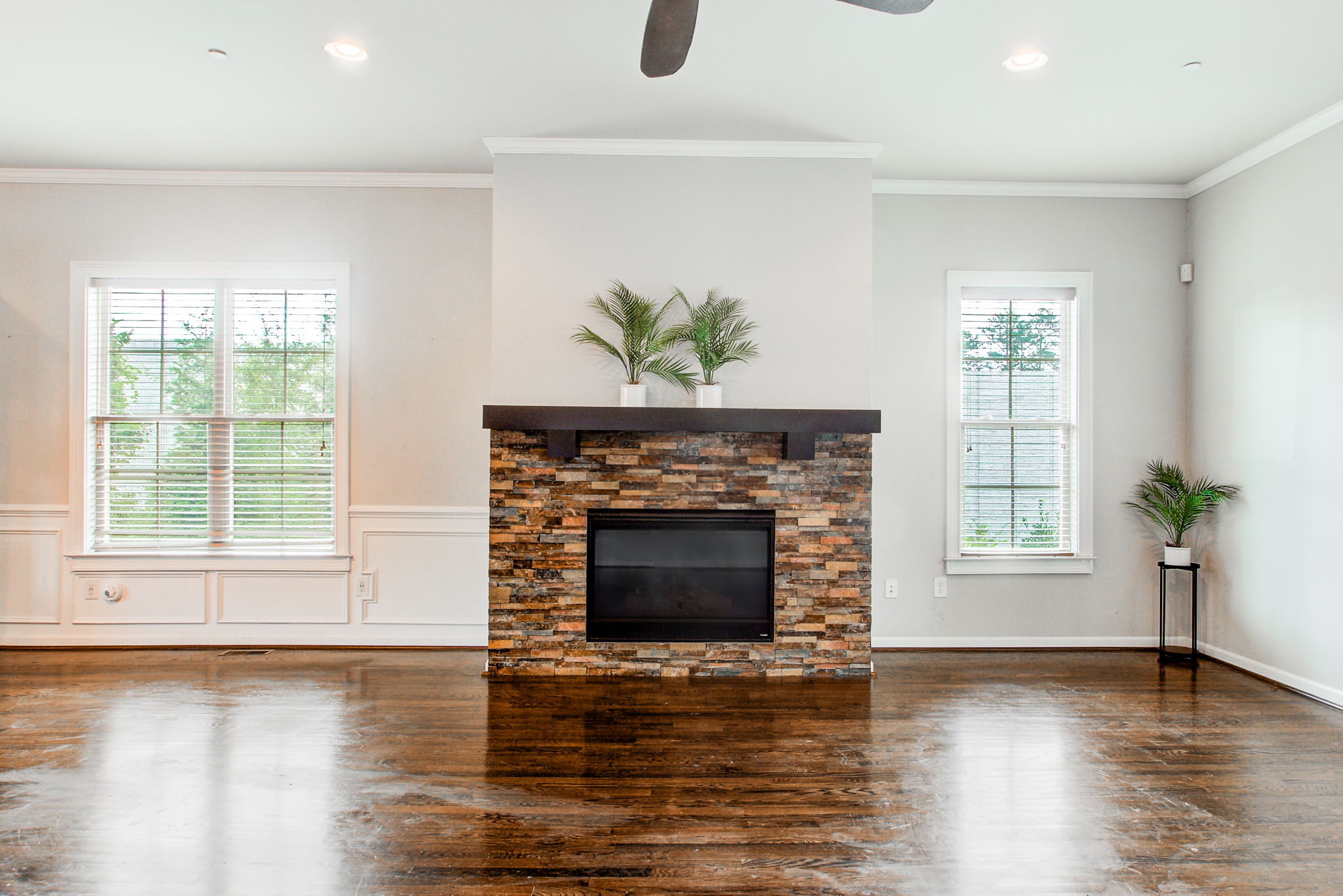 13 Living Room Fireplace Detail