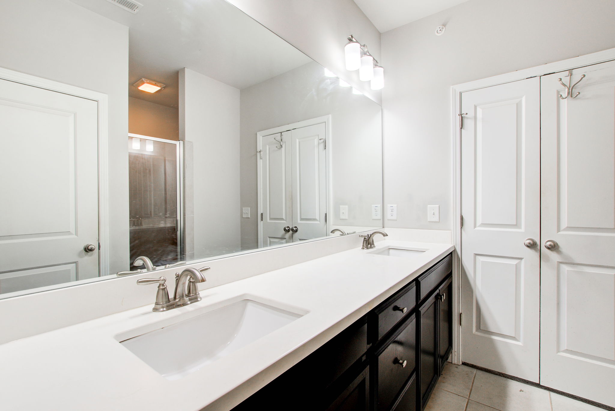 27 Main BR En Suite A Vanity Detail