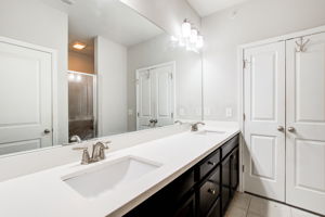 27 Main BR En Suite A Vanity Detail