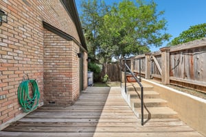E Yager Ln 184-S3006-032.jpg