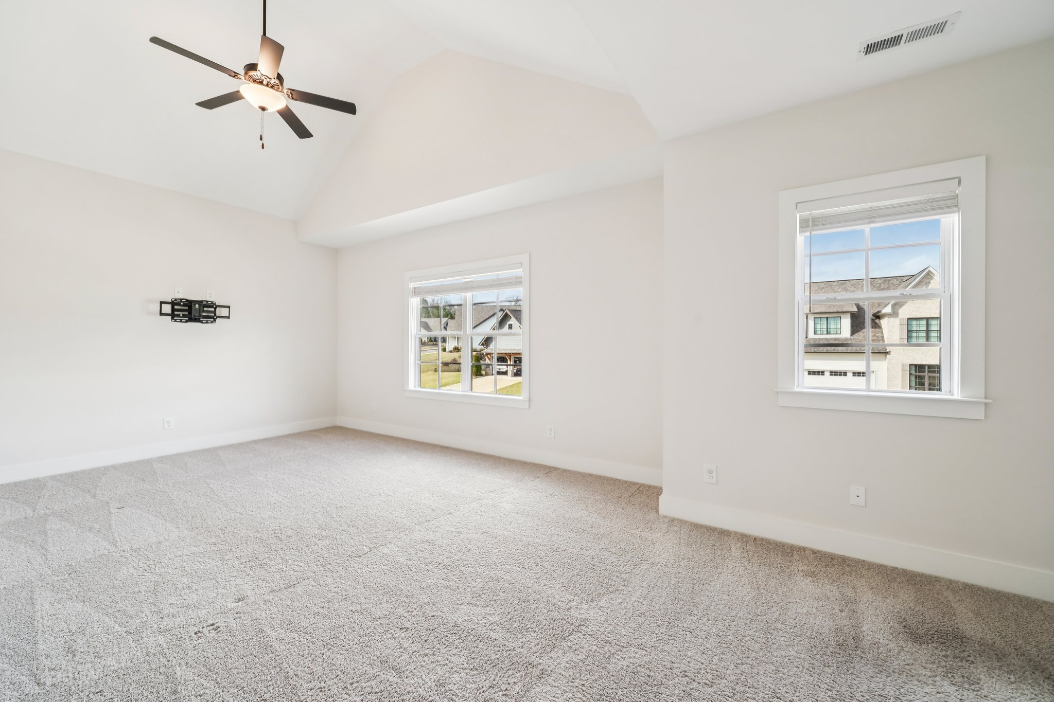 Norman Dr-S1103-029.jpg