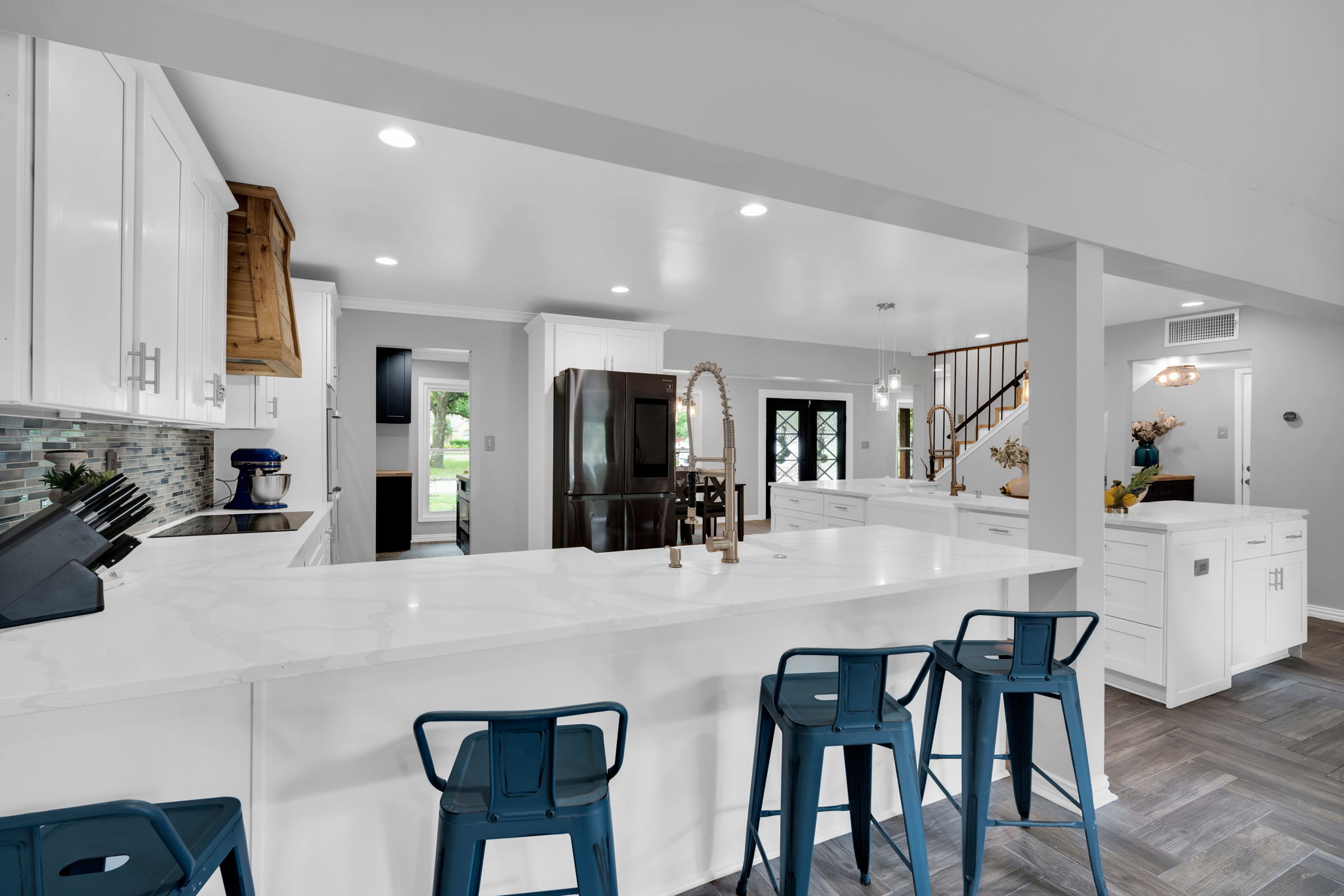 Good use of space allows for peninsula seating