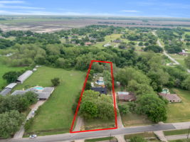 Expansive property features plenty of elbow room and spaces for all needs - gardening, hobbies, and play just to name a few