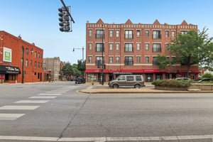 S Western Ave 4-S0206-001.jpg