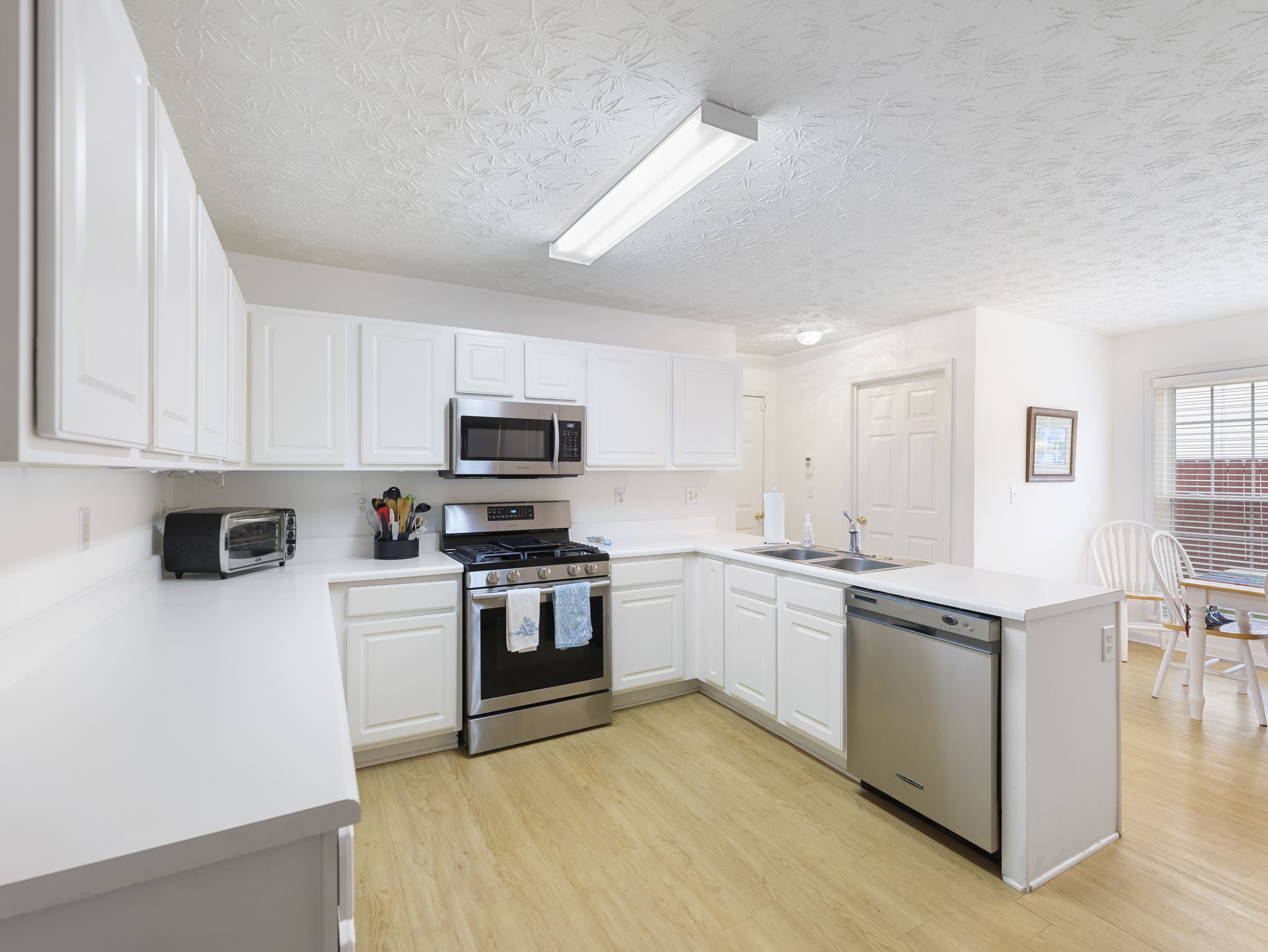 1015 Spring Ives Dr, Lawrenceville, GA 30043, USA Photo 10