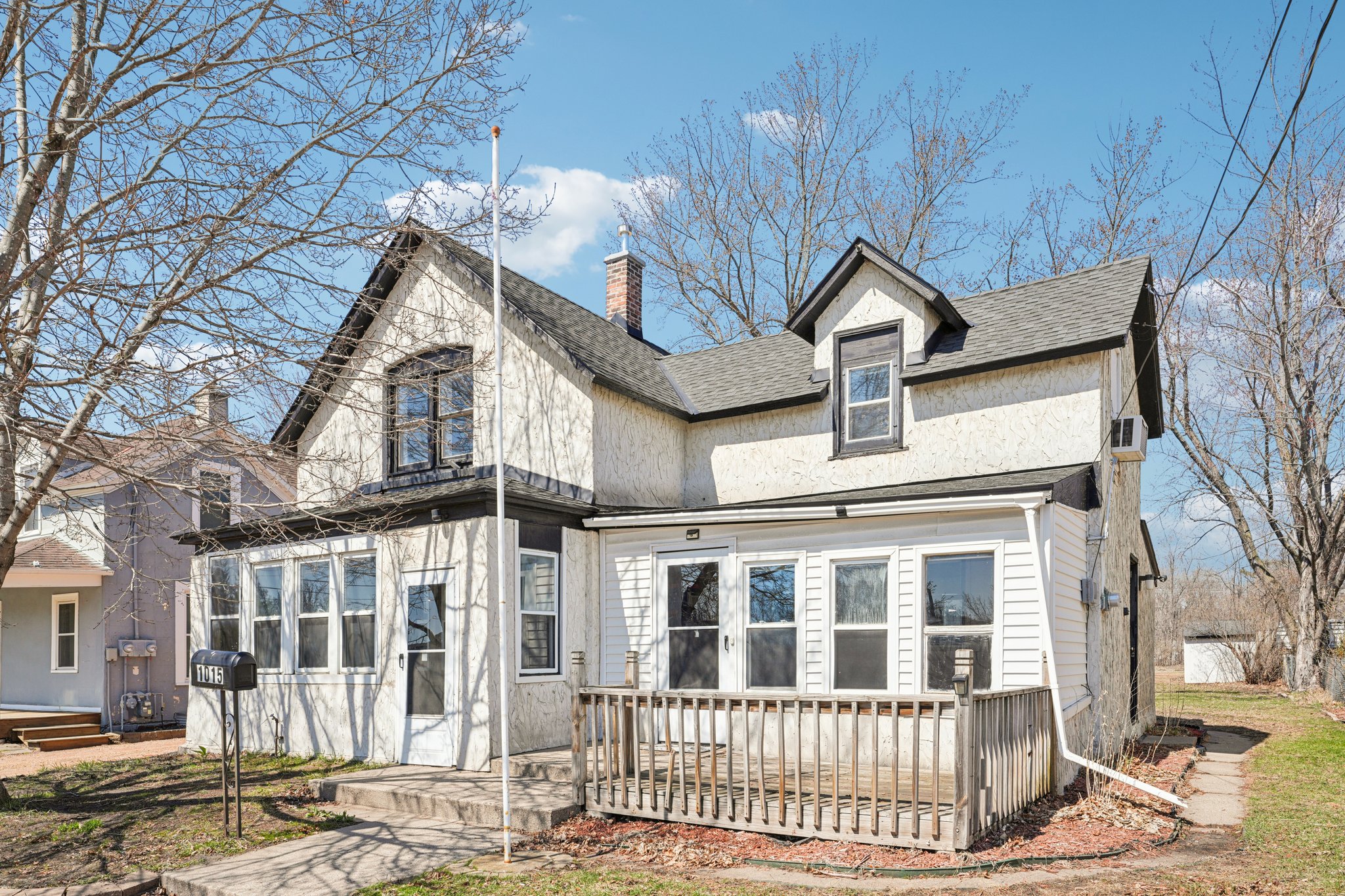 Stoughton Ave-S1104-002.jpg