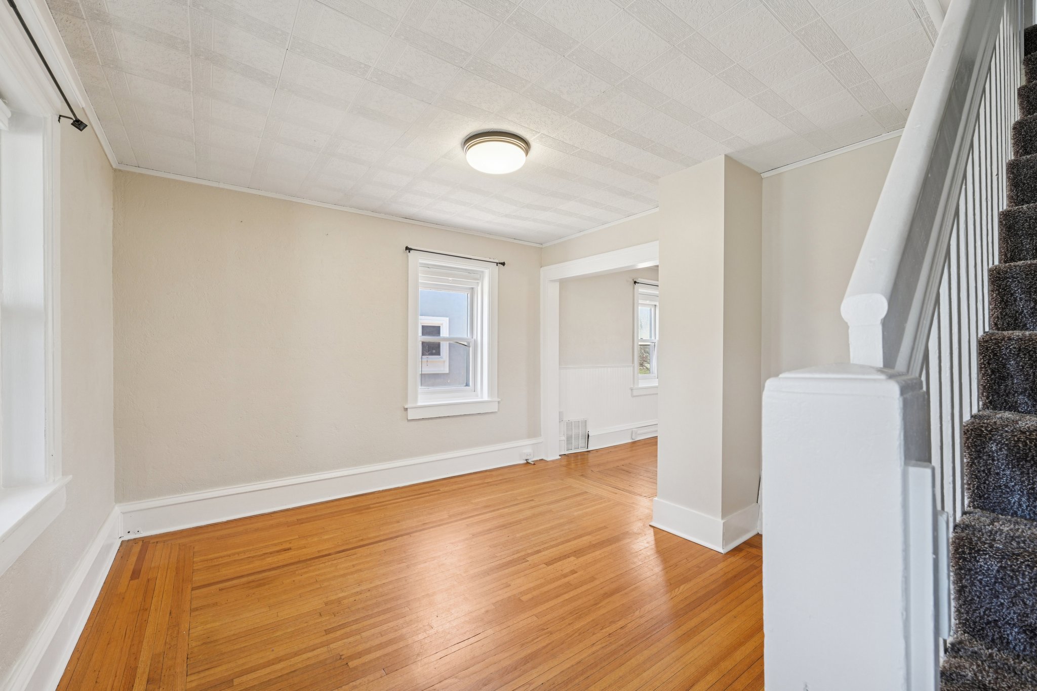 Stoughton Ave-S1104-005.jpg