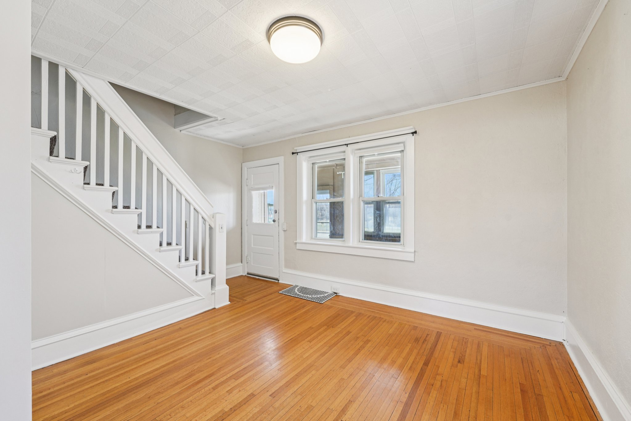 Stoughton Ave-S1104-007.jpg