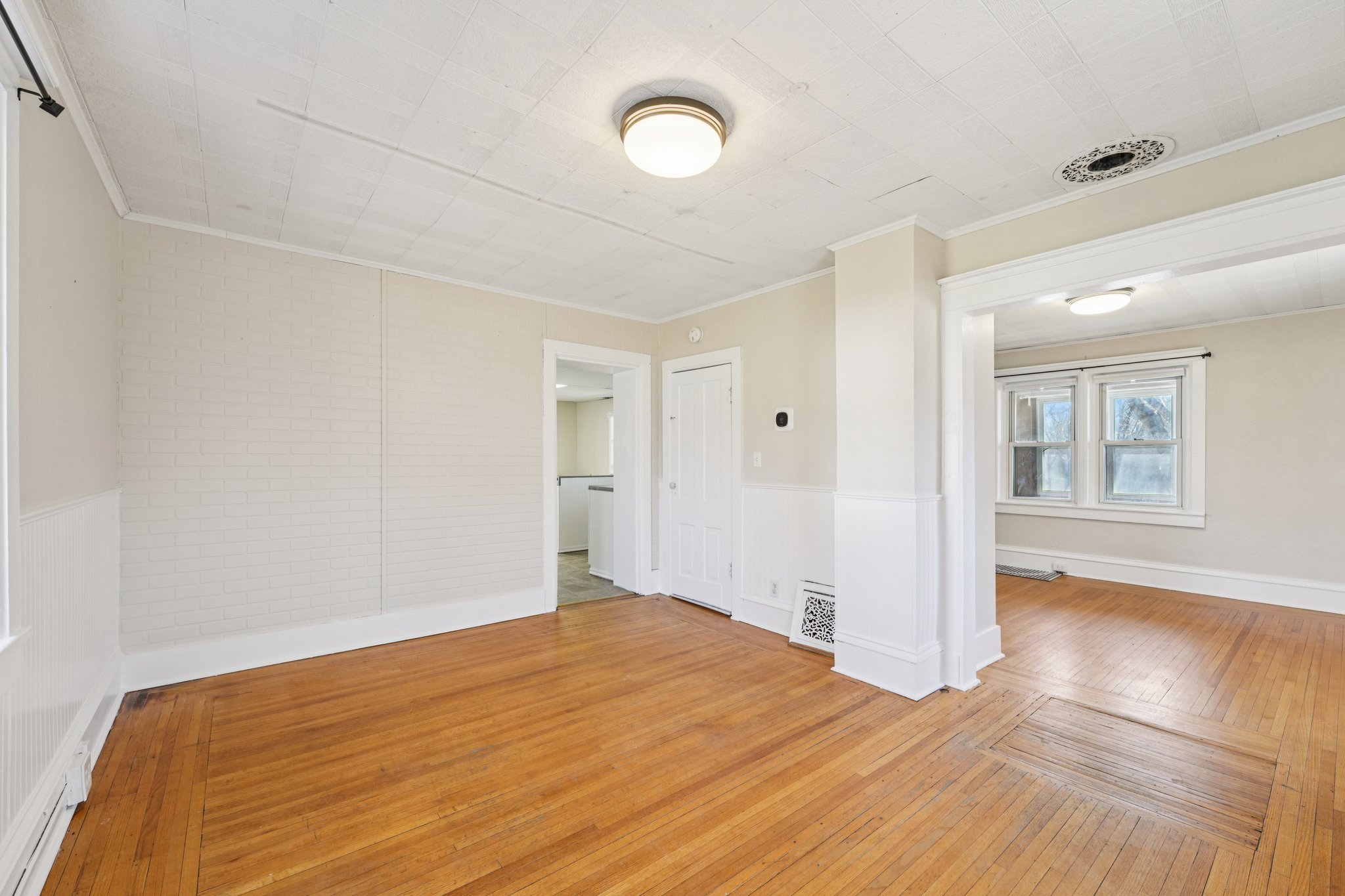 Stoughton Ave-S1104-009.jpg