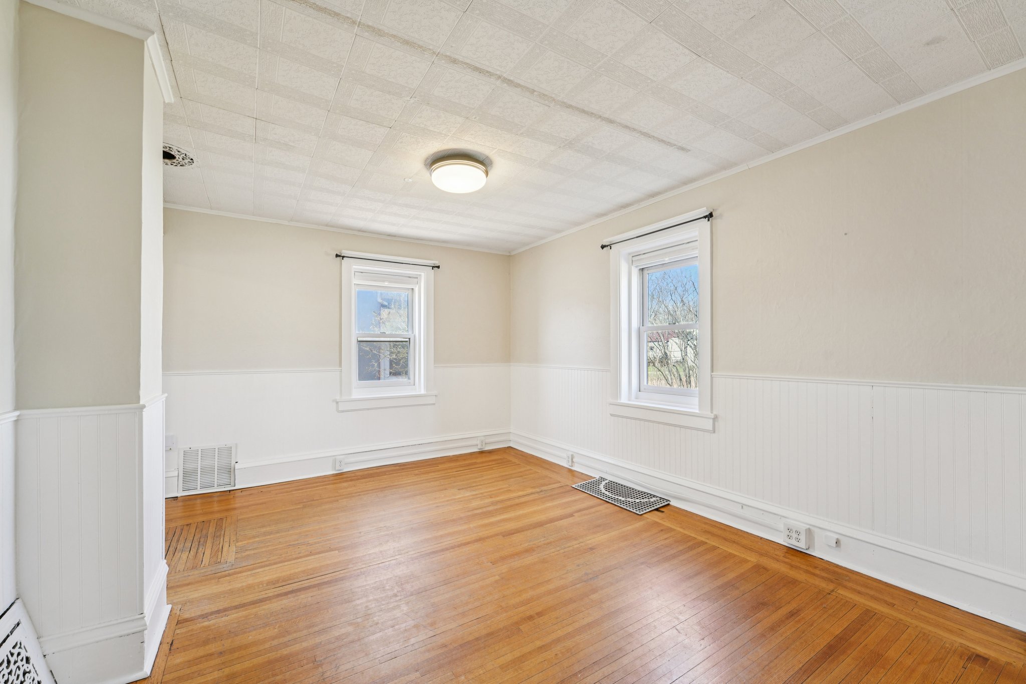 Stoughton Ave-S1104-010.jpg