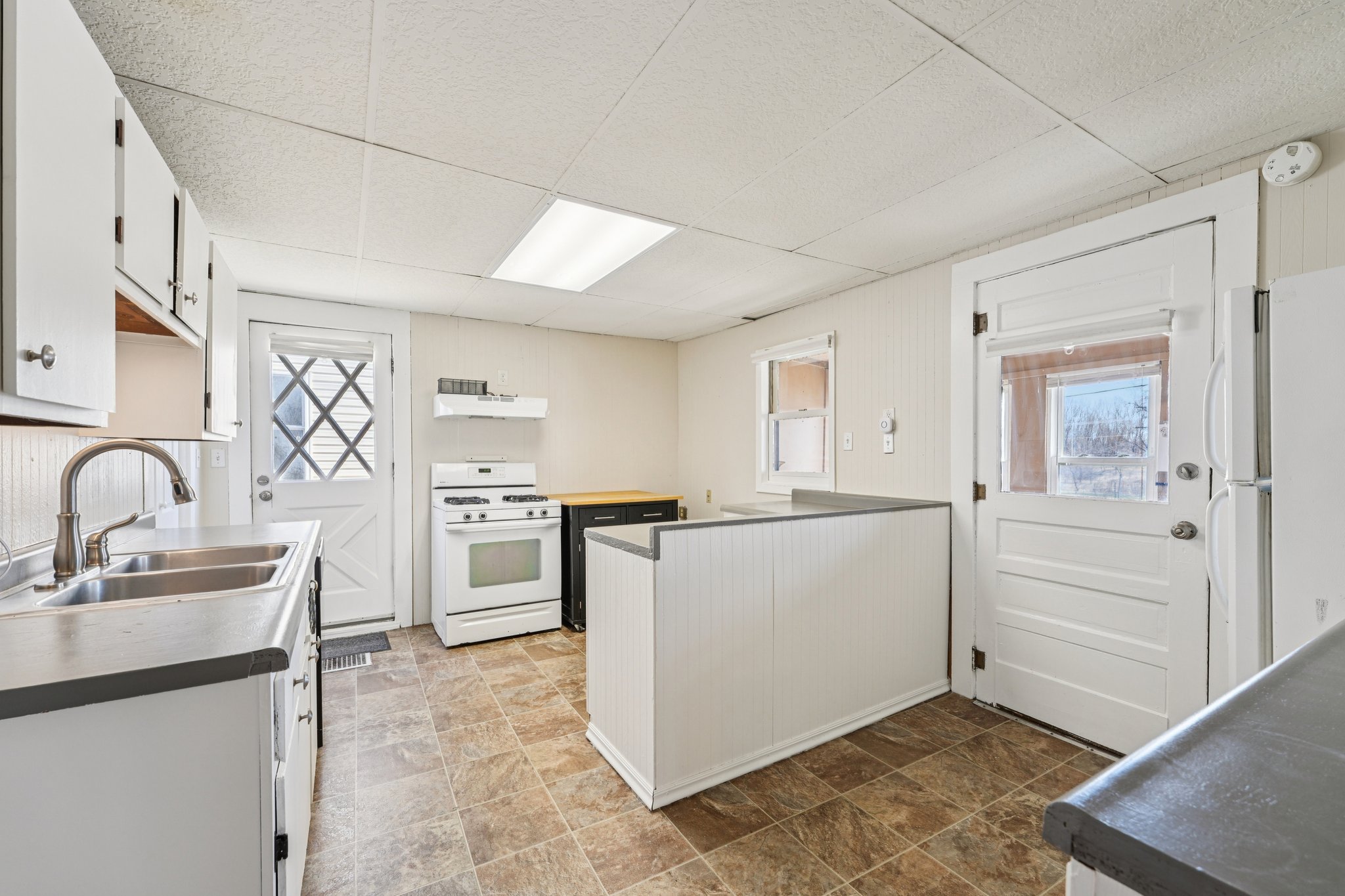Stoughton Ave-S1104-011.jpg