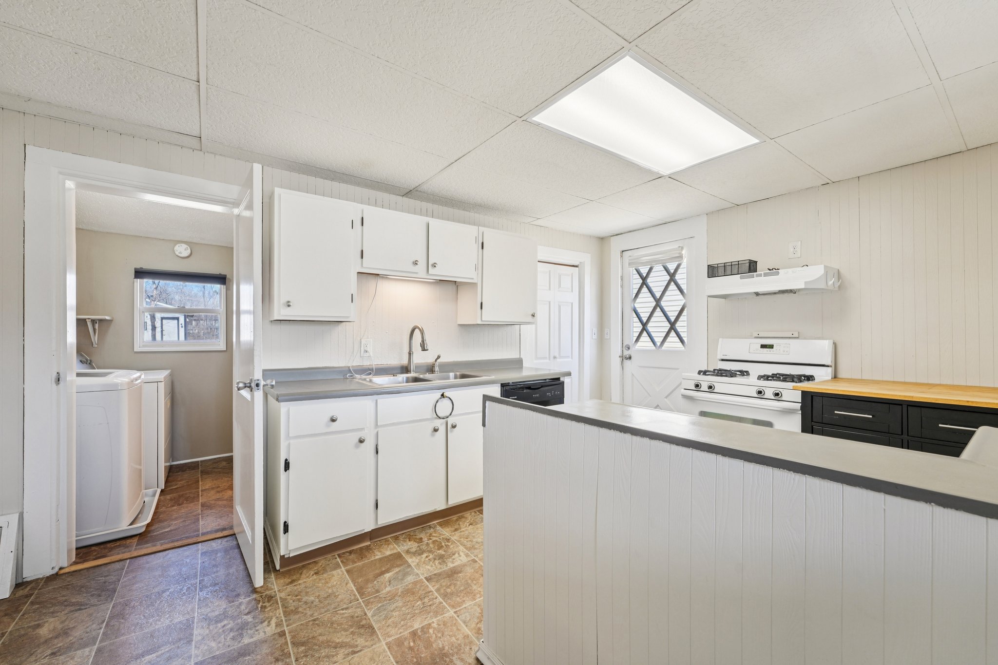 Stoughton Ave-S1104-013.jpg