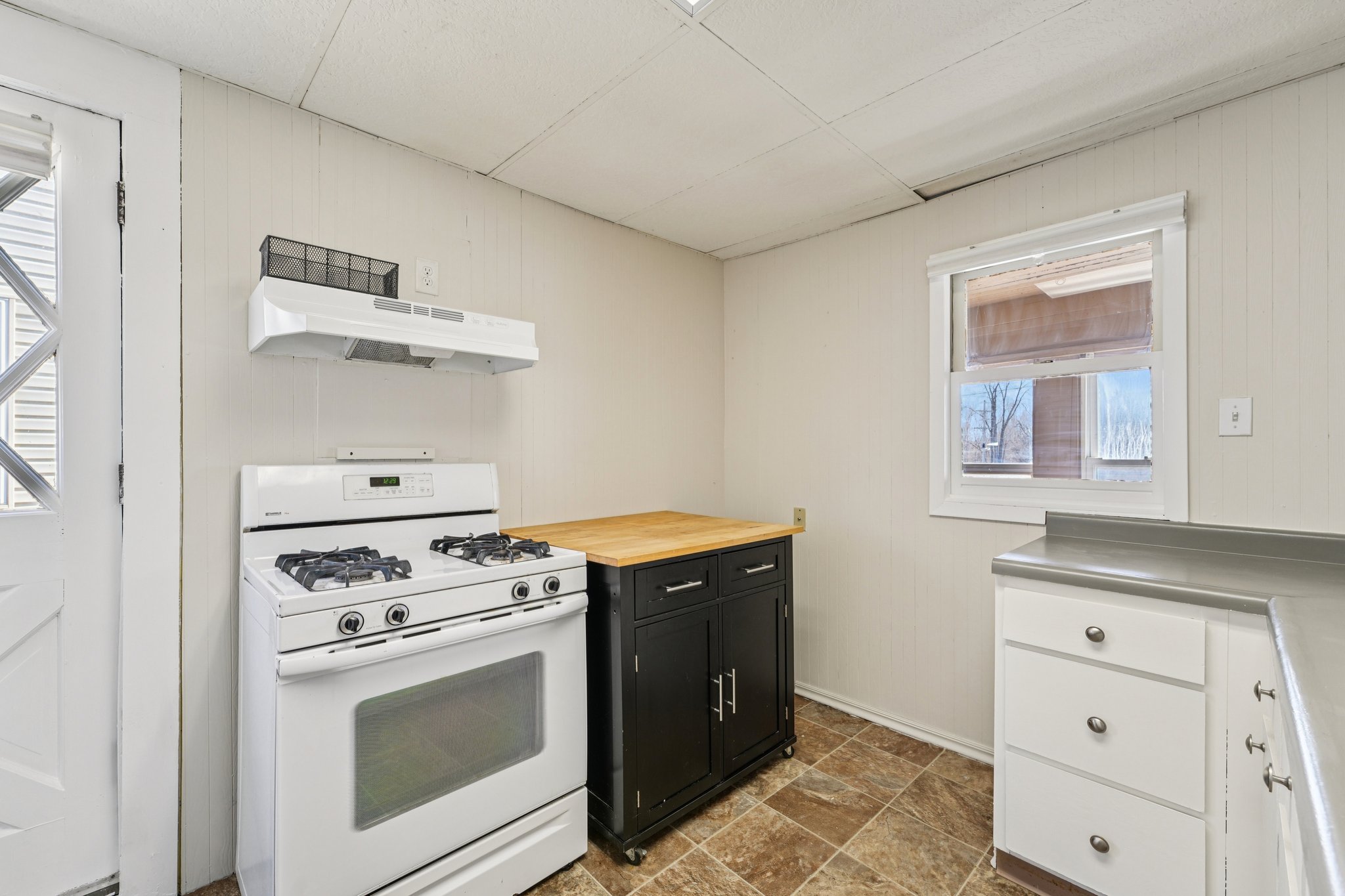 Stoughton Ave-S1104-014.jpg