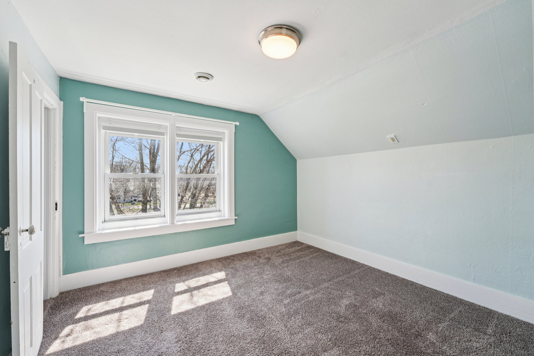 Stoughton Ave-S1104-020.jpg