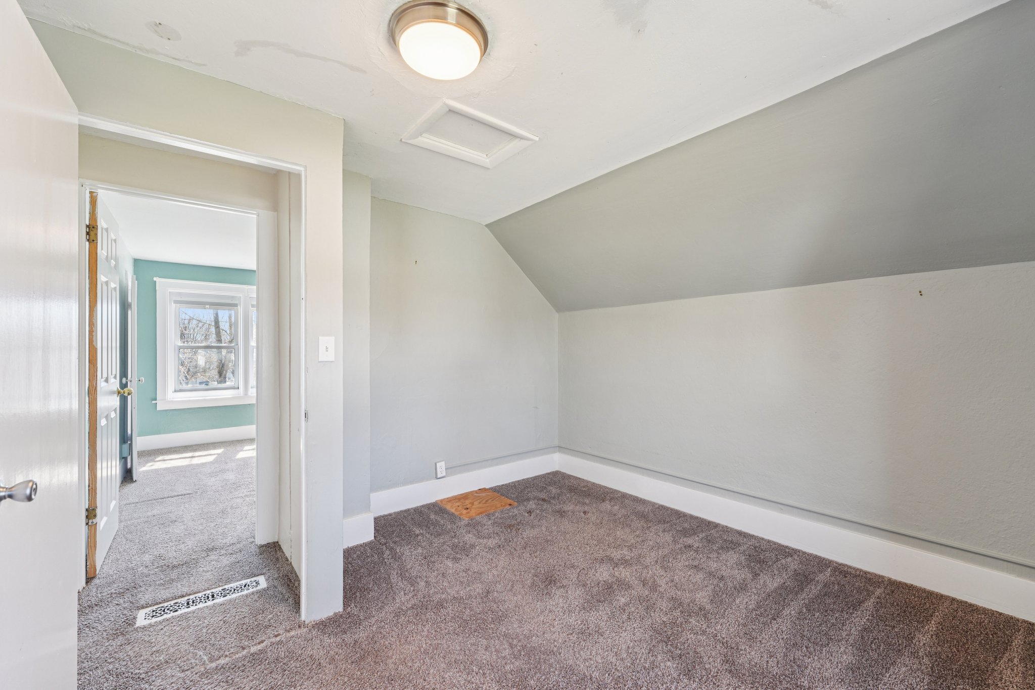 Stoughton Ave-S1104-022.jpg