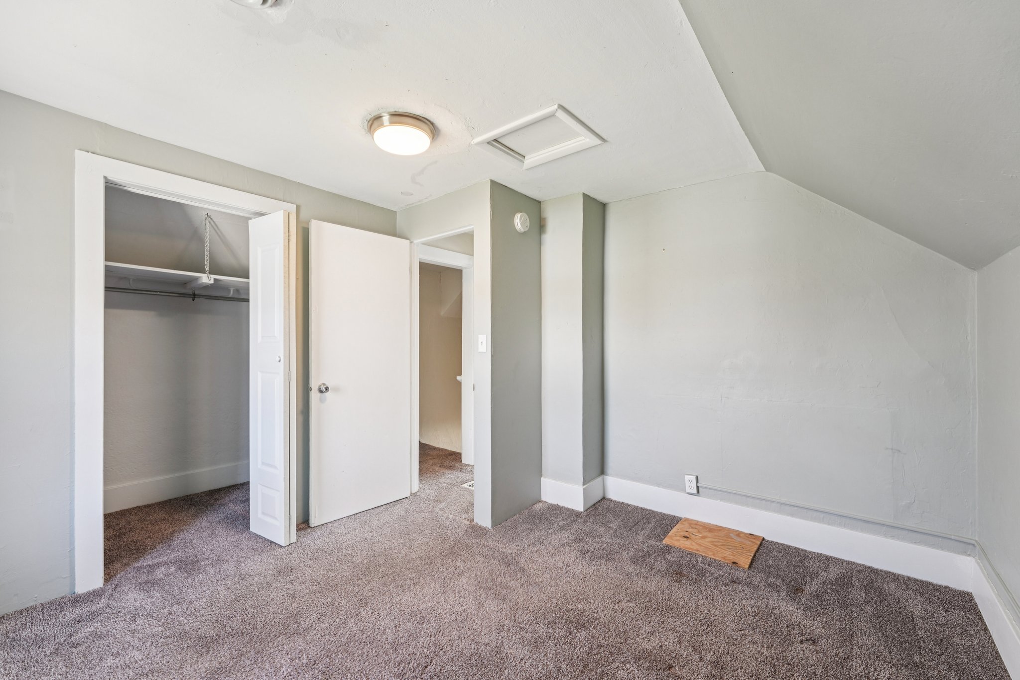 Stoughton Ave-S1104-024.jpg