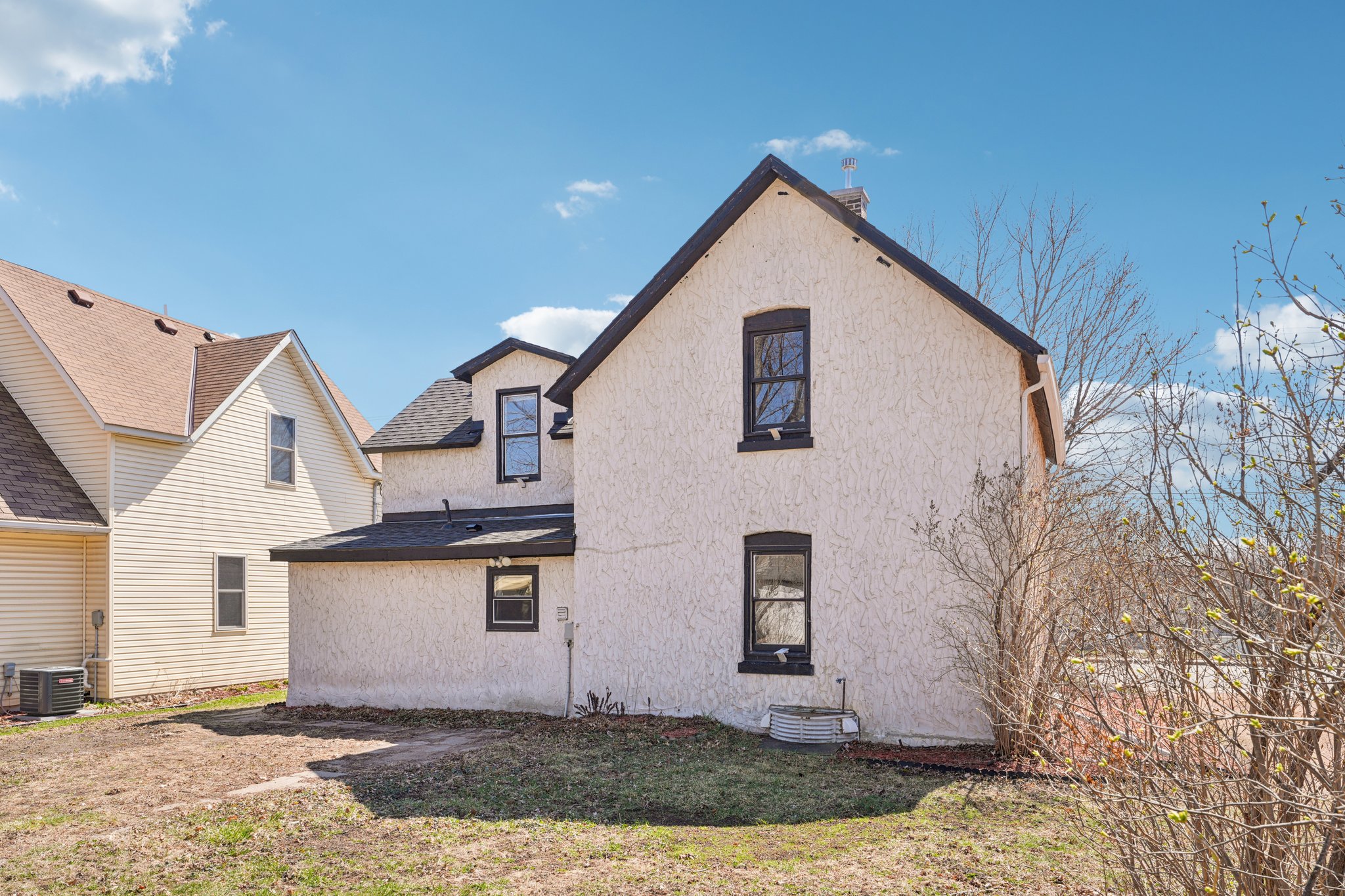 Stoughton Ave-S1104-037.jpg