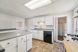 Stoughton Ave-S1104-016.jpg
