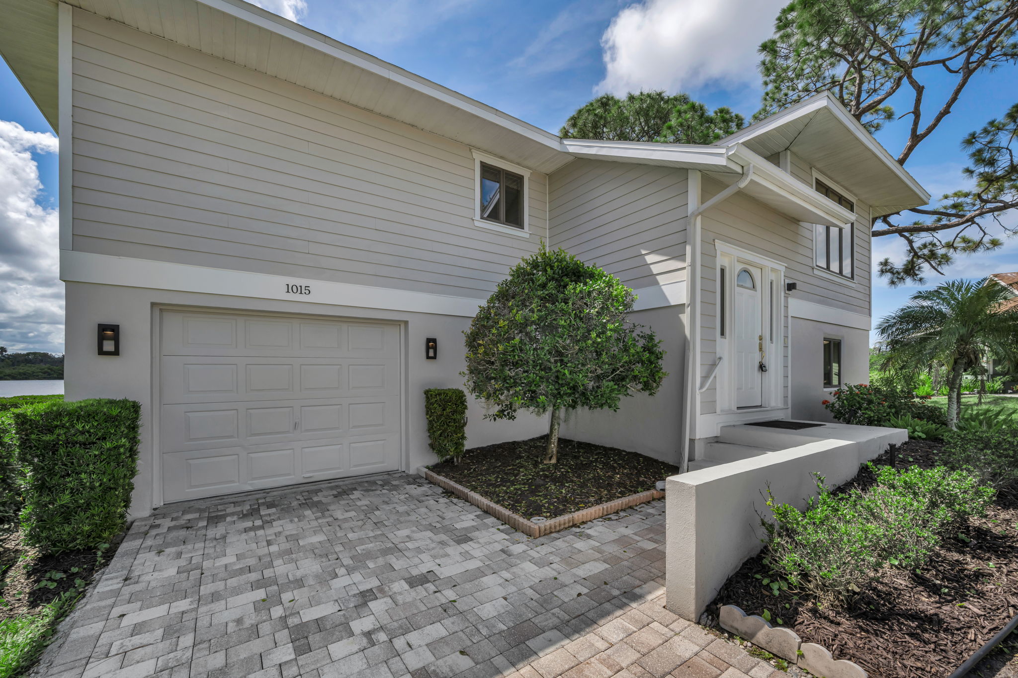Front Exterior 4