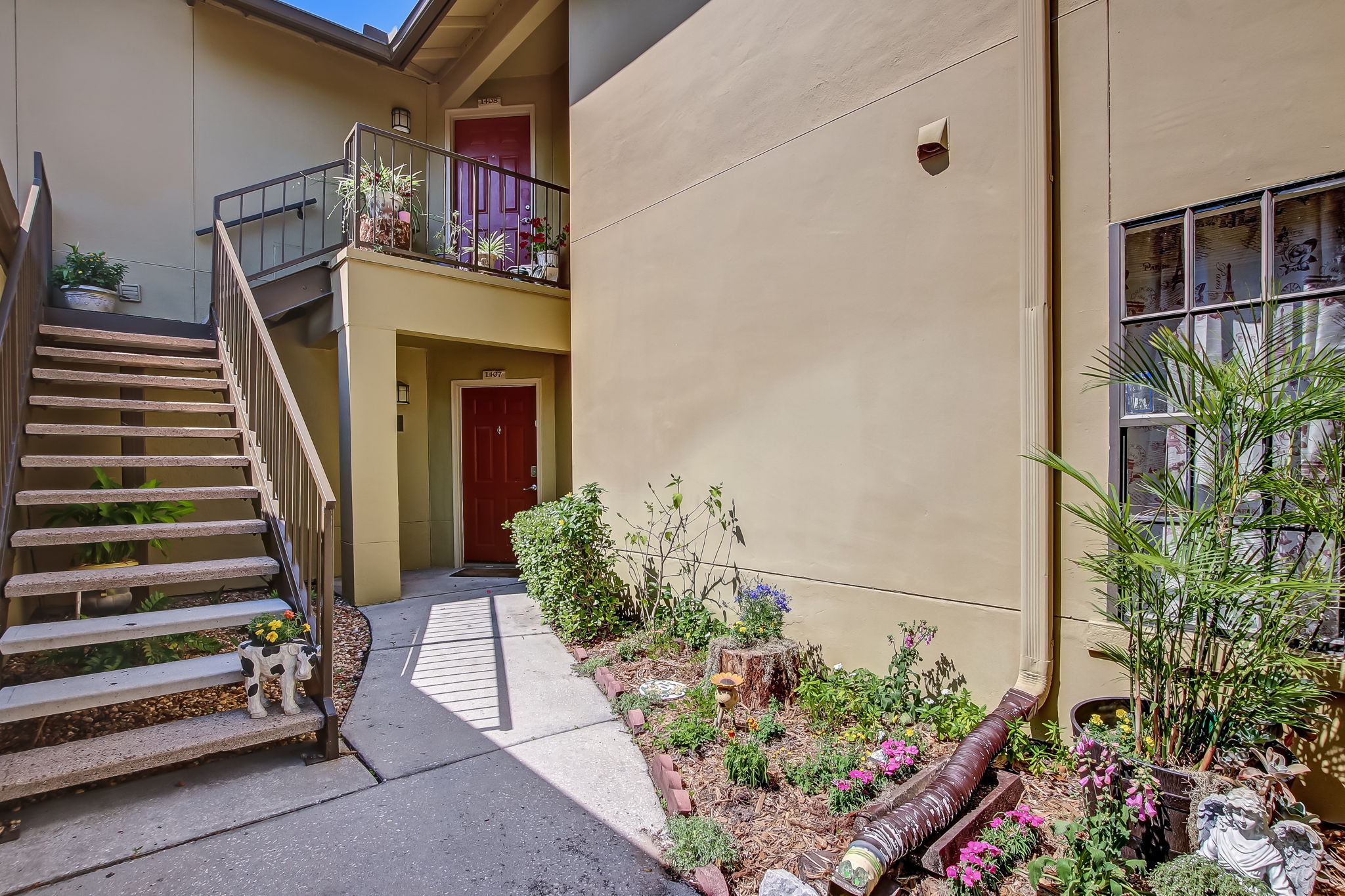 Front Porch/Entrance