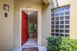Front Porch/Entrance