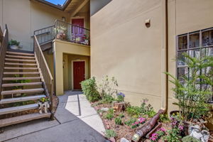 Front Porch/Entrance