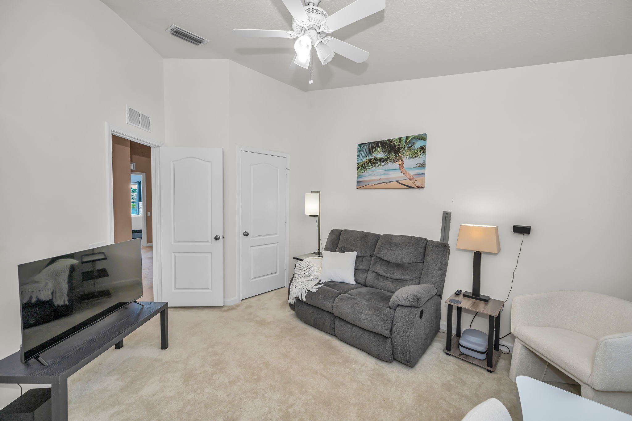 Upper Level Bedroom2b