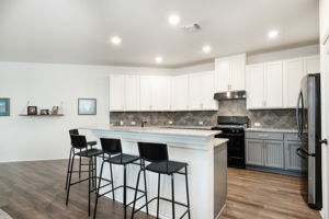 Kitchen/Breakfast Bar