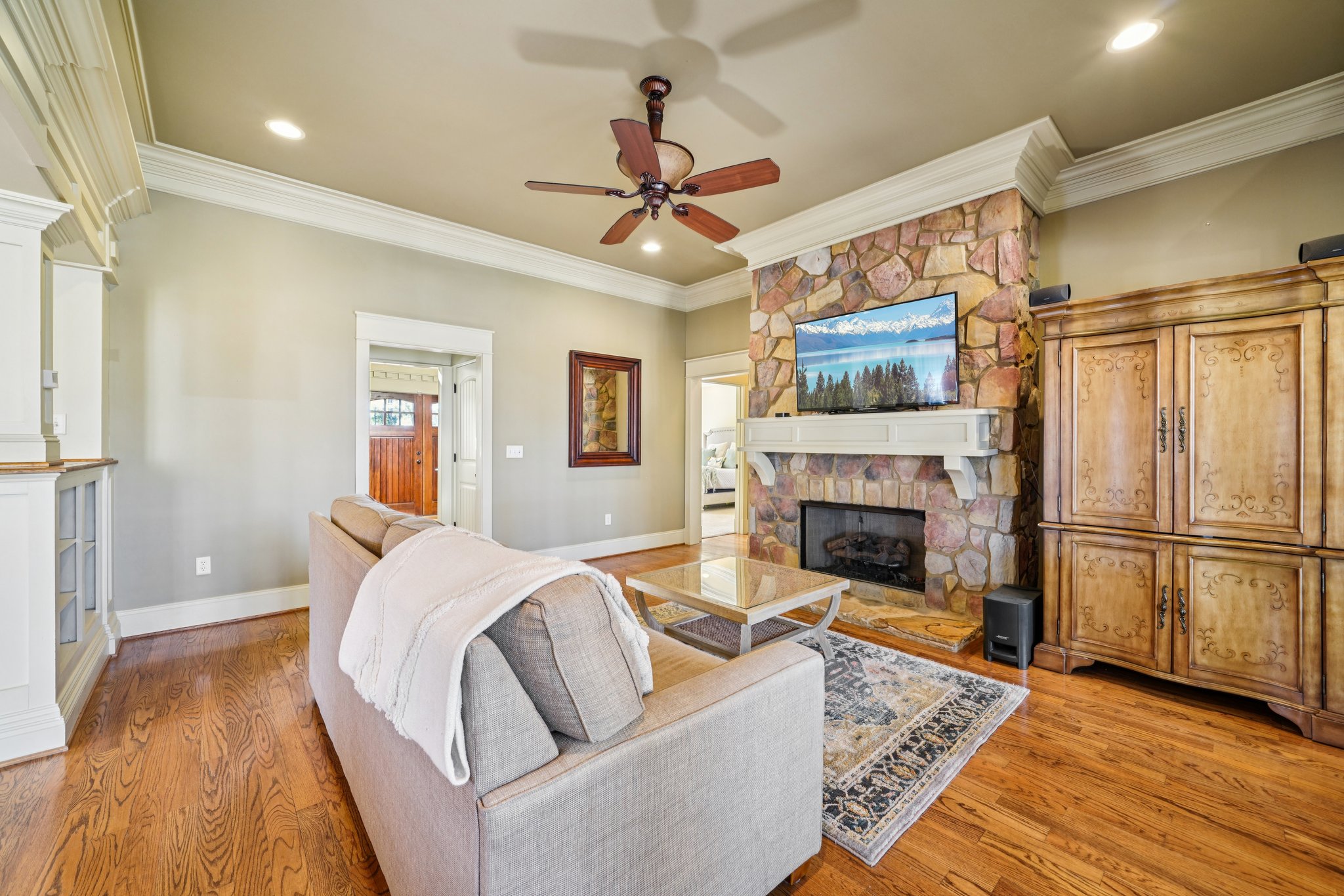 Dunsmore Dr-S0702-013.jpg