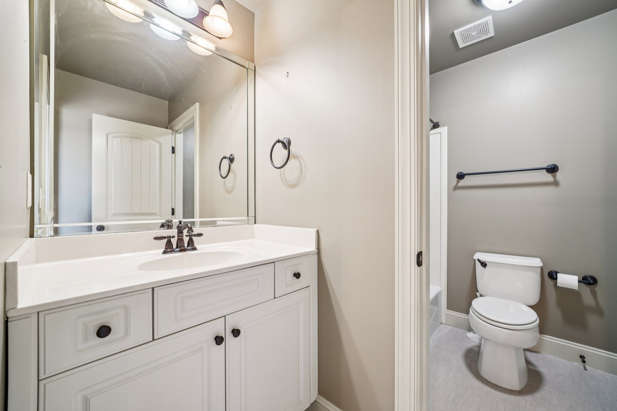 Dunsmore Dr-S0702-050.jpg