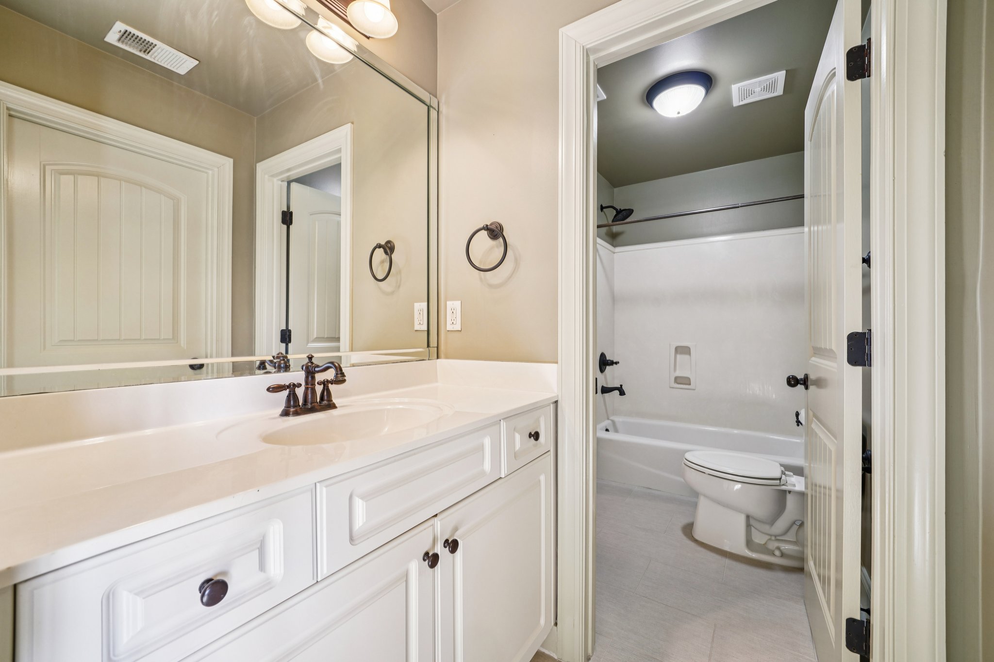 Dunsmore Dr-S0702-052.jpg